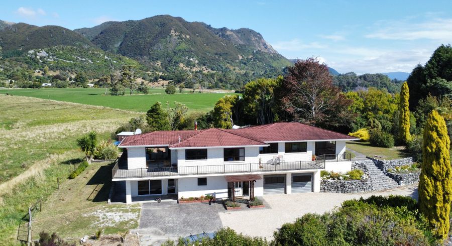  at 35 Carlyle Street, Takaka