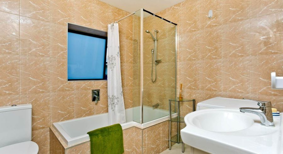  at 17a Ridgewood Crescent, Birkenhead, North Shore City, Auckland
