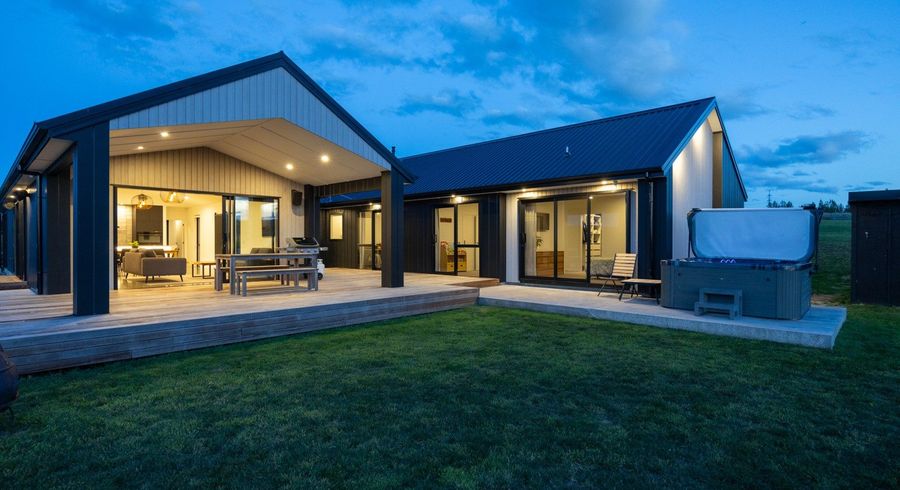  at 3 Castlebridge Lane, Palmerston North
