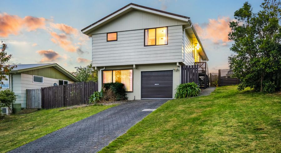 at 4 Gaff Place, Whitby, Porirua, Wellington
