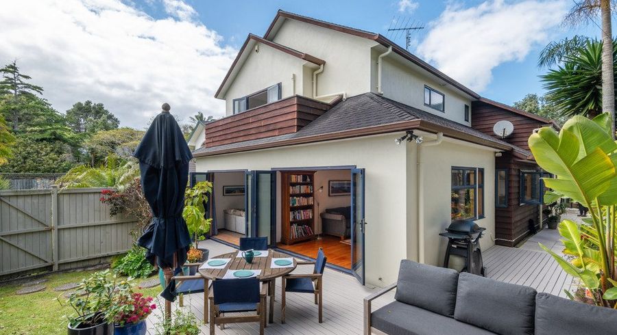  at 18A Beulah Avenue, Rothesay Bay, Auckland