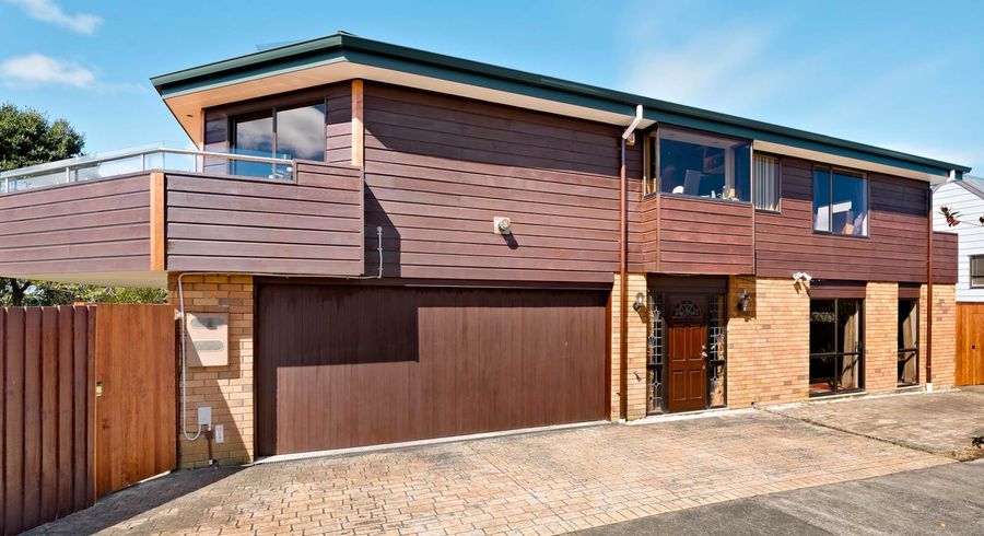  at 1/718 East Coast Road, Pinehill, Auckland