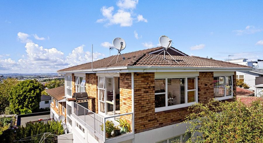  at 2/255 St Johns Road, Meadowbank, Auckland