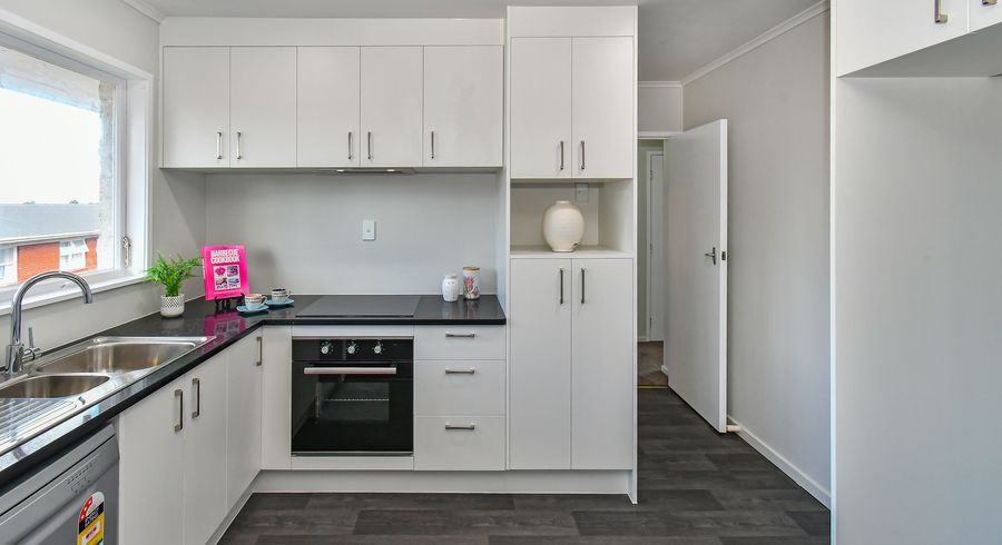  at 2/50 Pilkington Road, Mount Wellington, Auckland
