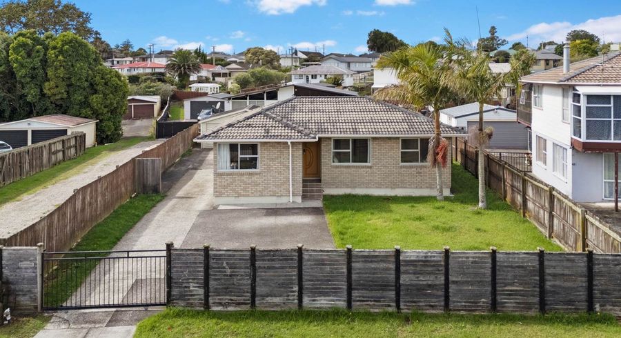  at 41 Thornlow Street, Glendene, Waitakere City, Auckland