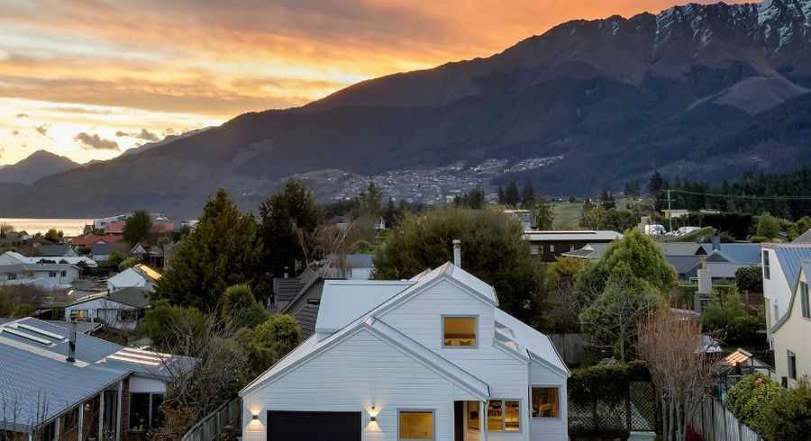  at 5 Cedar Drive, Kelvin Heights, Queenstown
