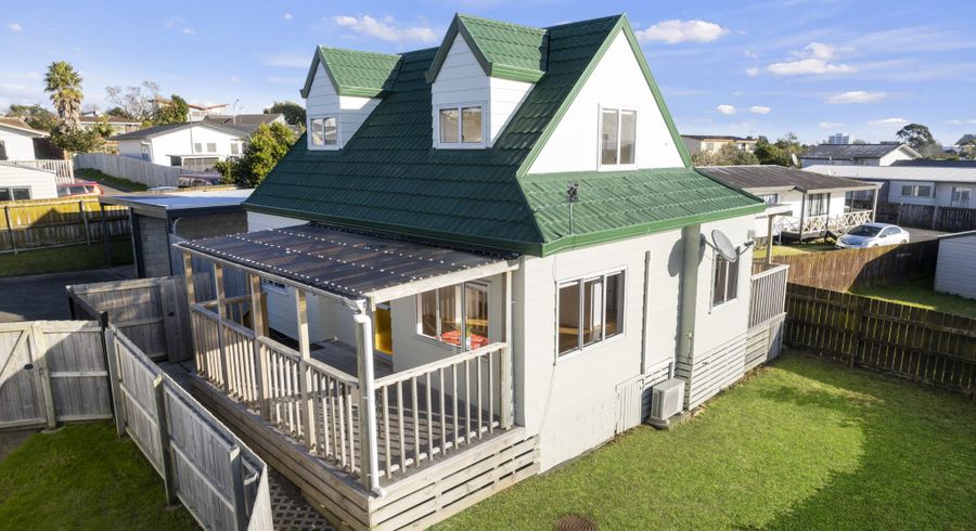  at 2/13 Greenstone Place, Clover Park, Manukau City, Auckland