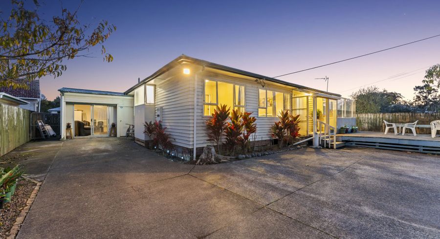  at 123 Universal Drive, Henderson, Waitakere City, Auckland