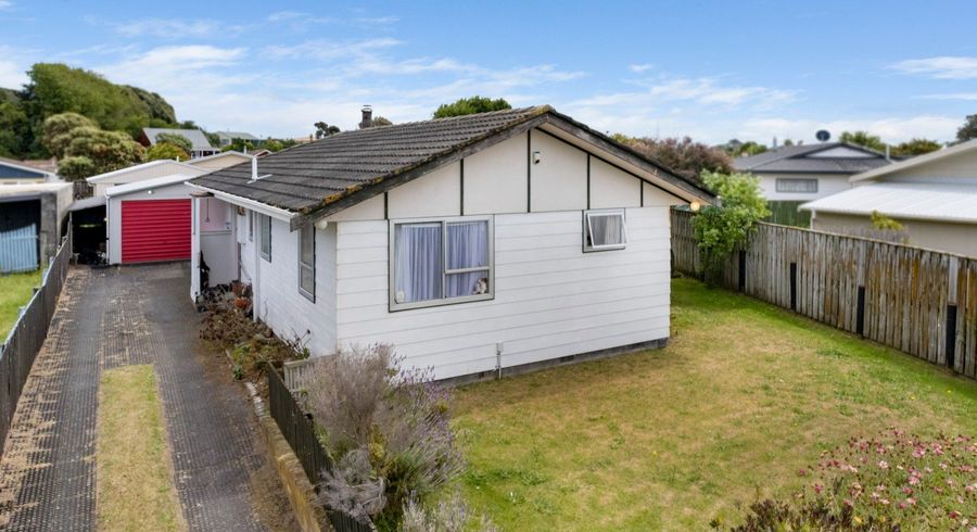  at 2 Colenso Place, Otaki Beach, Otaki