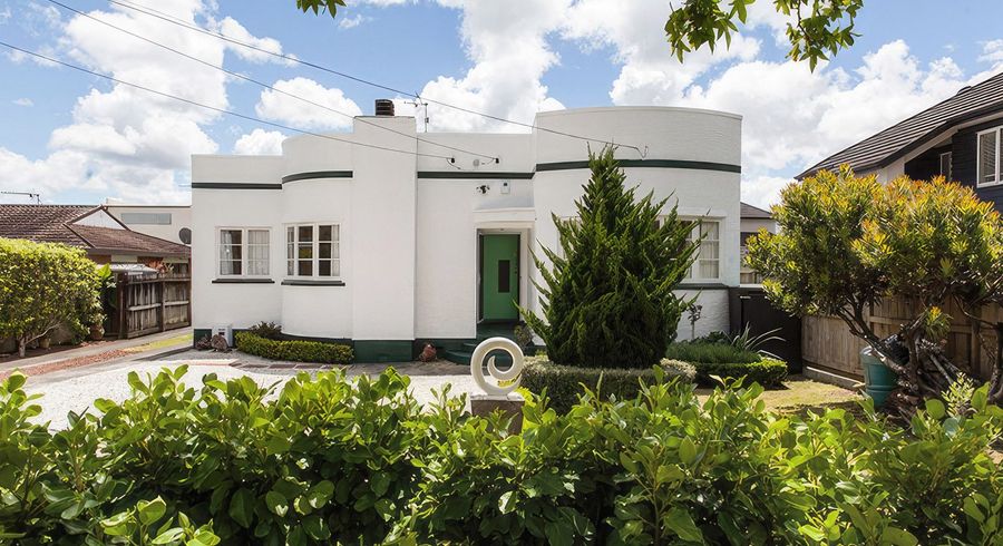  at 32 Dignan Street, Point Chevalier, Auckland