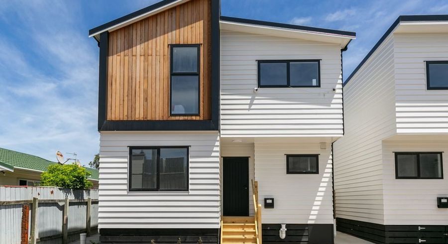  at 6 Woodcarver Lane, TITAHI BAY, PORIRUA