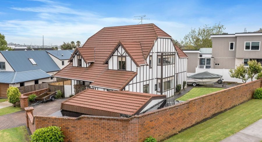  at 1 Adonis Place, Half Moon Bay, Auckland