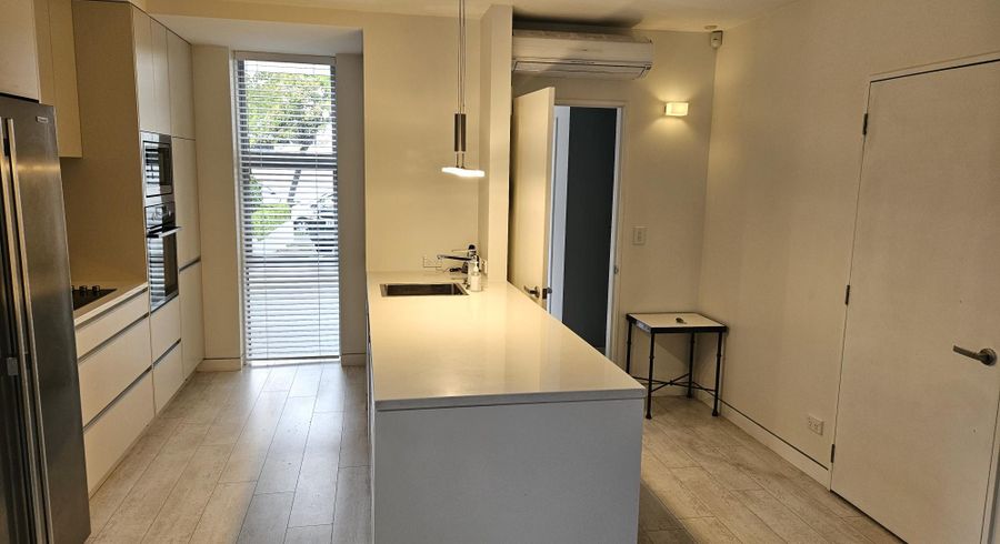  at 3/99 Aikmans Road, Merivale, Christchurch City, Canterbury