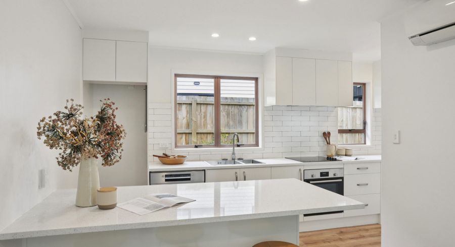  at 2/100 Royal Road, Massey, Waitakere City, Auckland