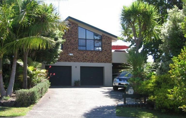  at 6 Serrata Place, Browns Bay, Auckland