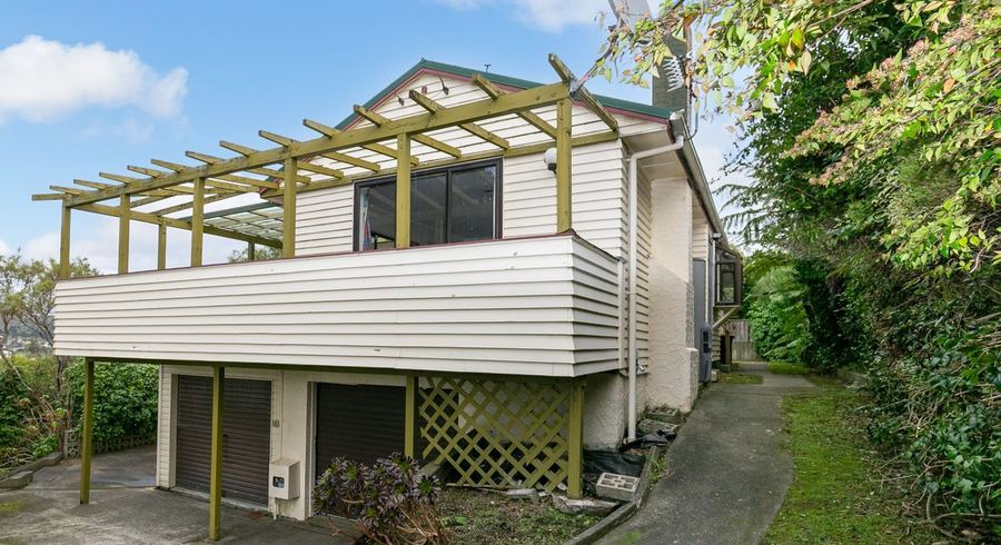  at 33 Hampton Hill Road, Tawa, Wellington
