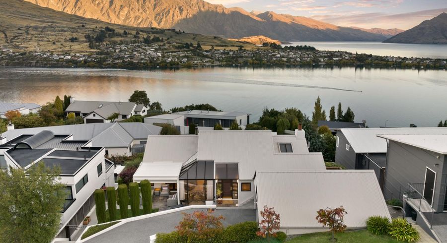  at 4 Peregrine Place, Queenstown Hill, Queenstown-Lakes, Otago