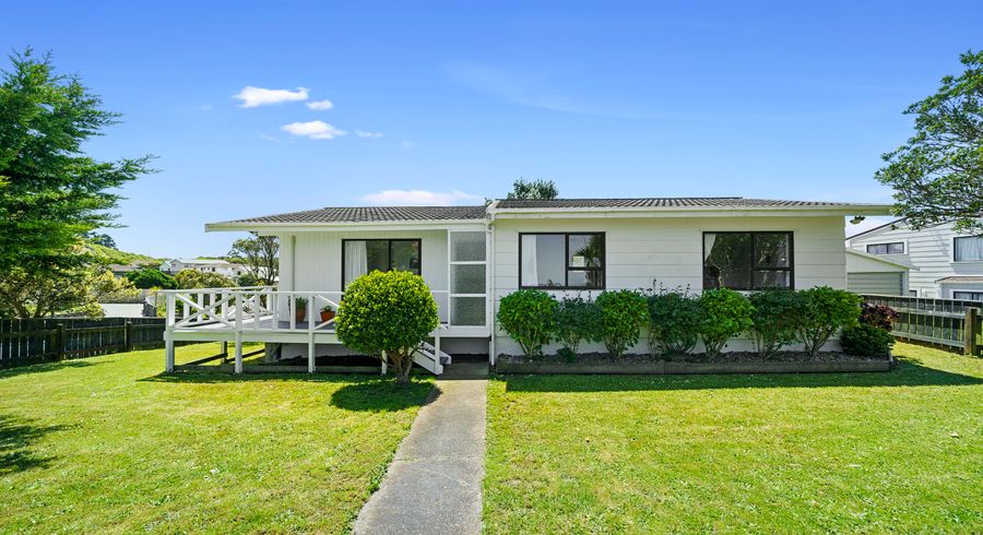  at 31 Sunhaven Drive, Newlands, Wellington