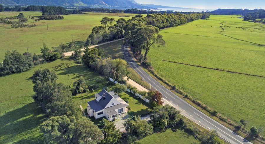  at 2073 Takaka-Collingwood Highway, Collingwood
