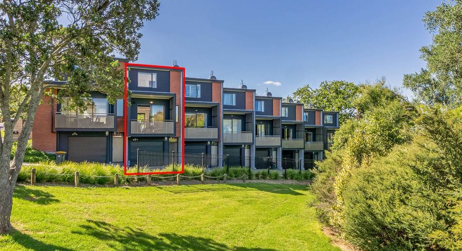  at 2/9 Eastview Rd, Glen Innes, Auckland