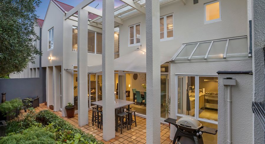  at 2/19 Waiatarua Road, Remuera, Auckland