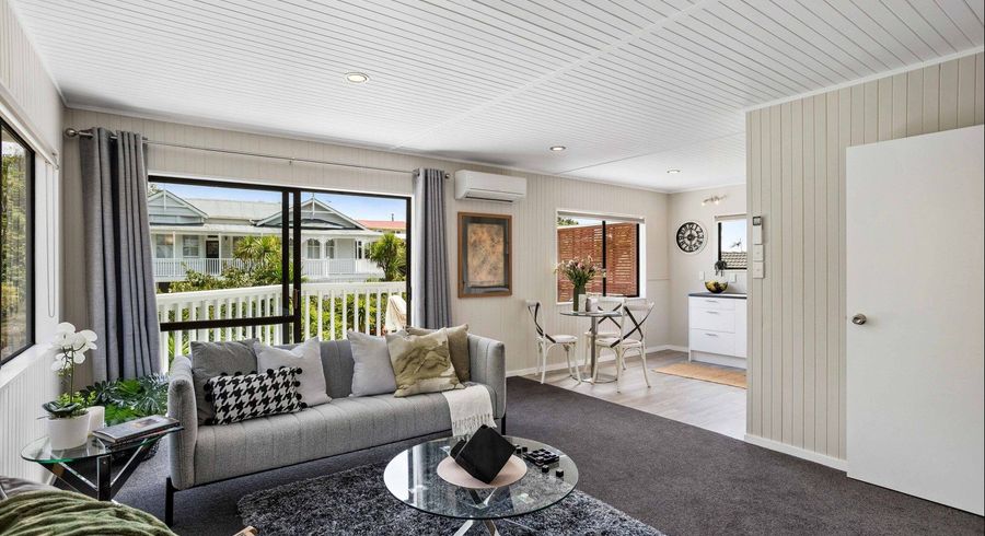  at 2/30 FORDHAM ST, Beach Haven, Auckland