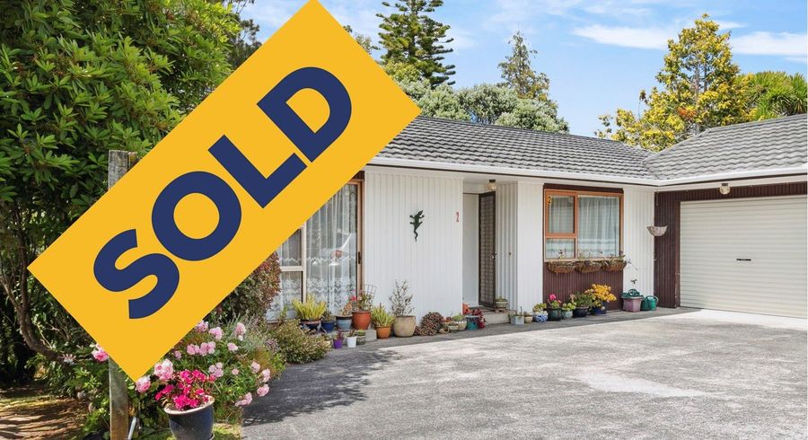  at 2/30 Scarlock Avenue, Browns Bay, Auckland