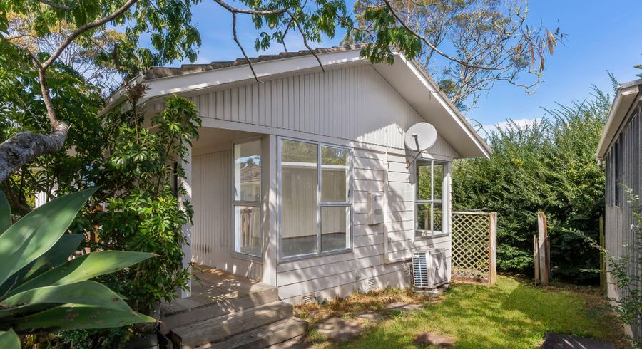  at 33 Japonica Drive, Beach Haven, Auckland