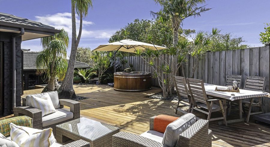  at 4 Sarah Place, Farm Cove, Manukau City, Auckland