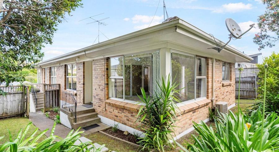  at 2/17 Lingfield Street, Glenfield, North Shore City, Auckland