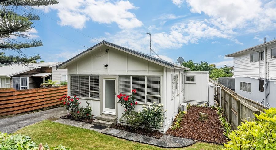  at 27 Paremata Crescent, Paremata, Porirua