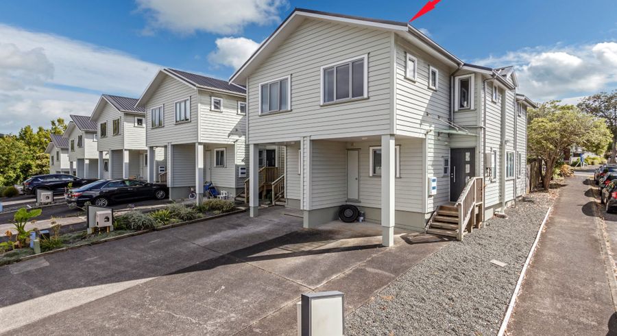  at 10/6 John Jennings Drive, Oteha, Auckland