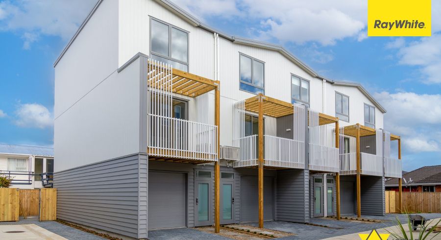  at 7/2 Moor Avenue, Te Atatu Peninsula, Waitakere City, Auckland