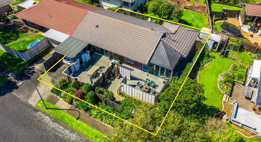  at 2/3 Tyrian Close, Half Moon Bay, Auckland