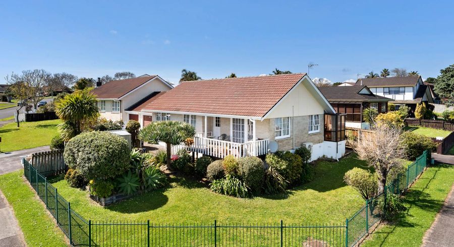  at 1/1 Raddock Place, Farm Cove, Auckland