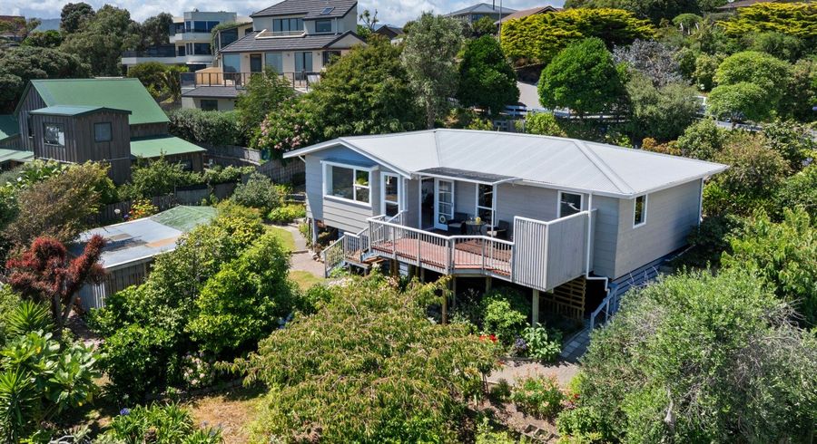  at 5 Sunset Terrace, Waikanae Beach, Waikanae