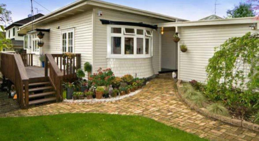  at 13a Irirangi Road, Greenlane, Auckland City, Auckland