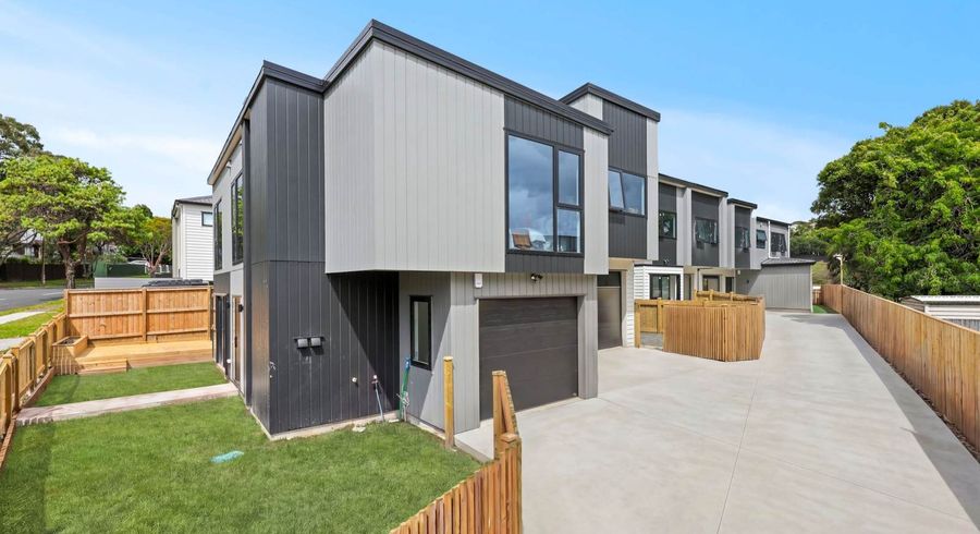  at 8 Weetman Drive, Browns Bay, North Shore City, Auckland