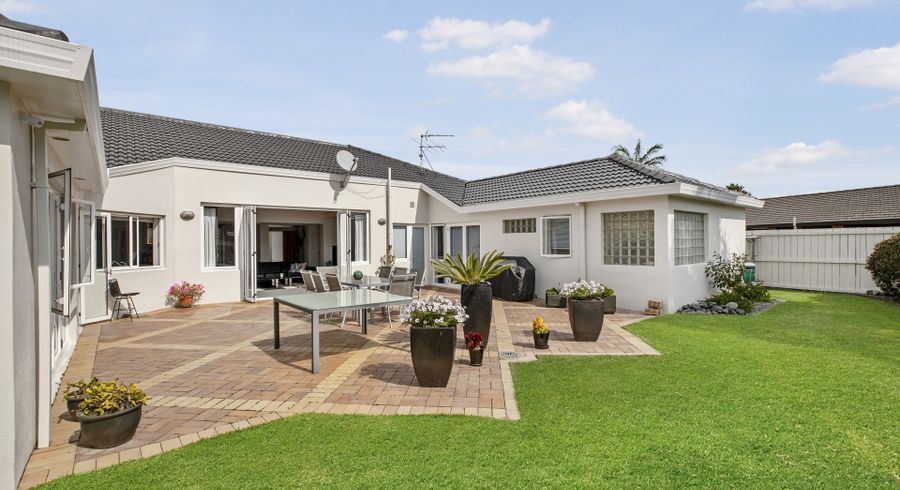  at 8 Glenross Drive, Wattle Downs, Auckland
