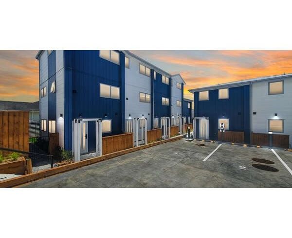  at 8/42 Kaikoura Street, Henderson, Waitakere City, Auckland