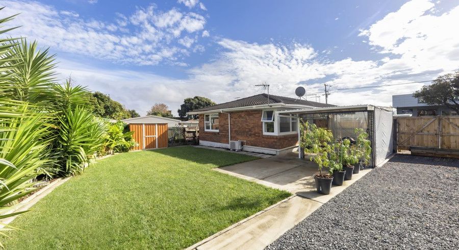  at 2/129 Penrose Road, Mount Wellington, Auckland