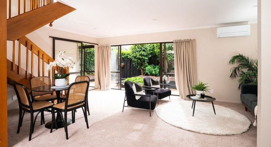  at 2/136 Karori Road, Karori, Wellington