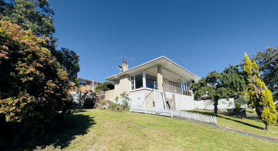  at 25 Ellesmere Cresent, Pakuranga Heights, Manukau City, Auckland