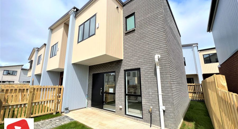  at 8 Hari Place--2 Carparkings--Viewing--On Sat 4th Oct at 1:20-1:40pm, Favona, Manukau City, Auckland