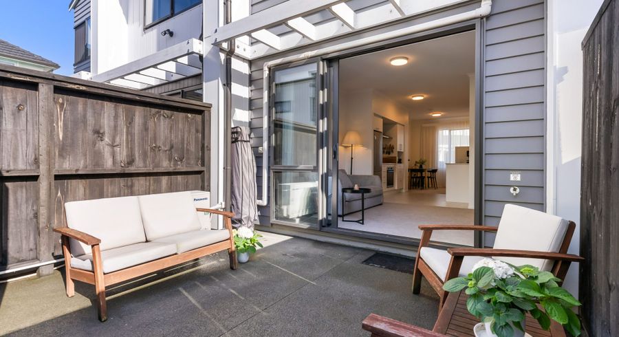  at 4 Hononga Lane, Northcote, North Shore City, Auckland