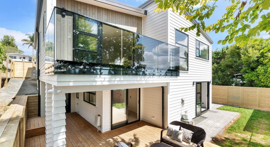  at 8A  Madison Place, Forrest Hill, North Shore City, Auckland