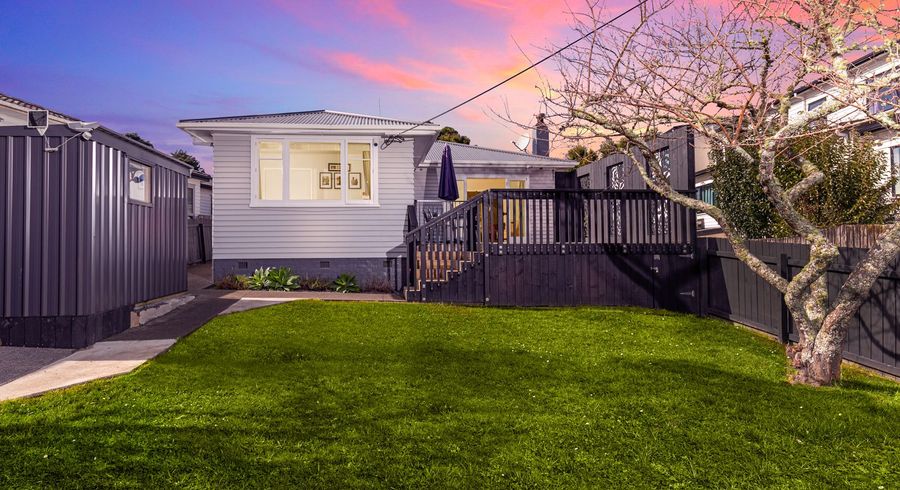  at 15 Preston Avenue, Henderson, Auckland