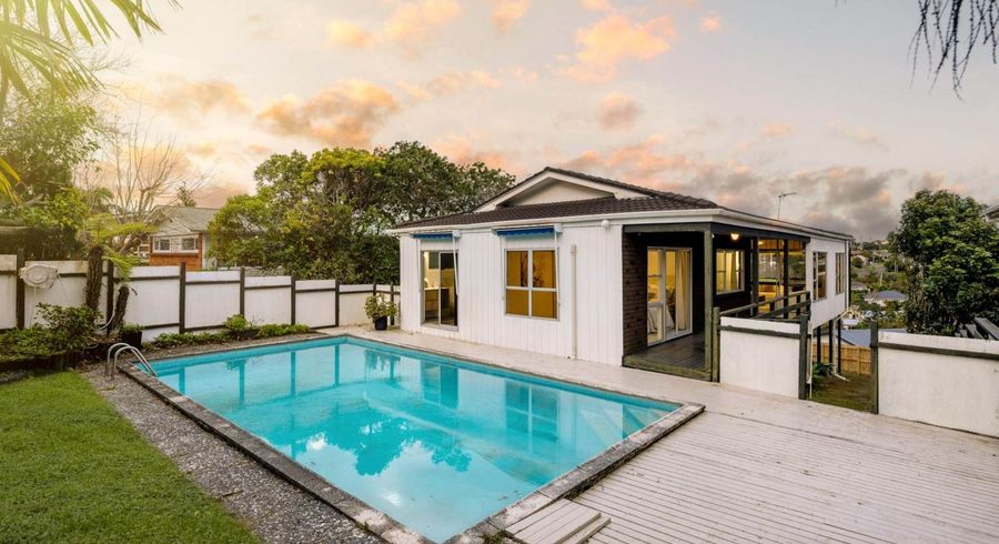  at 15 Ravenwood Drive, Forrest Hill, Auckland