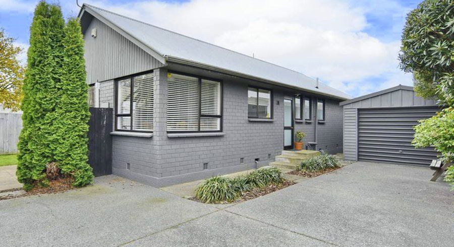  at 2/18 Wairakei Road, Strowan, Christchurch