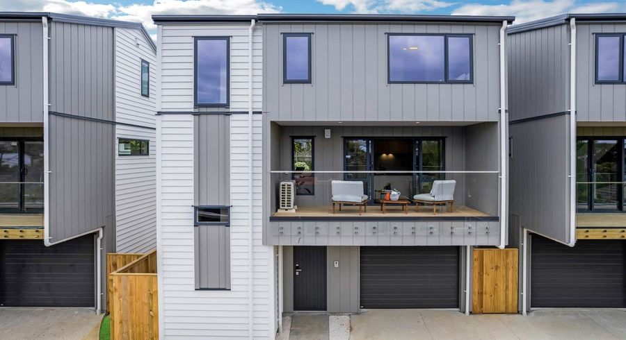  at 2/49 Northboro Road, Belmont, North Shore City, Auckland